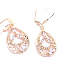 Cargar imagen en el visor de la galería, Clear crystals basket outline