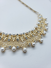 Cargar imagen en el visor de la galería, Hanging leaves and basket with clear crystals - pearls (sets)