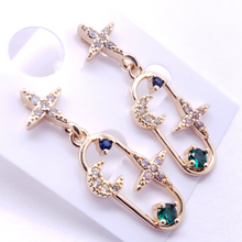 Cargar imagen en el visor de la galería, Moon crest and star with green crystals