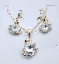 Load image into Gallery viewer, Swan with heart shaped clear crystals (set)