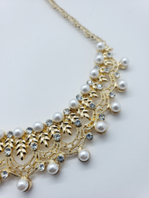 Cargar imagen en el visor de la galería, Hanging leaves and basket with clear crystals - pearls (sets)