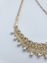 Cargar imagen en el visor de la galería, Hanging leaves and basket with clear crystals - pearls (sets)