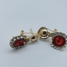 Cargar imagen en el visor de la galería, Large red crystal circles surrounded with clear crystals (set)