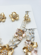 Load image into Gallery viewer, Gold rose design with clear crystals (set)