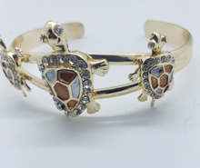 Cargar imagen en el visor de la galería, Dual shell color Tri turtles with clear crystals