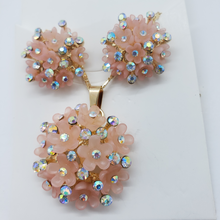 Load image into Gallery viewer, Blooming pink rose with clear crystals (set)