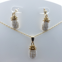 Load image into Gallery viewer, pearl pineapple with gold top and crystals