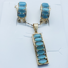 Load image into Gallery viewer, Light blue crystal row with crystals (set)