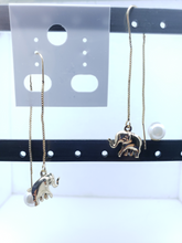 Cargar imagen en el visor de la galería, Hanging elephant