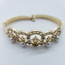 Cargar imagen en el visor de la galería, Hanging leaves and basket with clear crystals - pearls (sets)