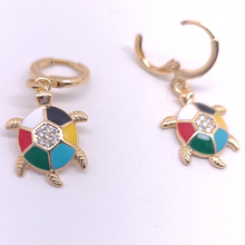 Cargar imagen en el visor de la galería, Multi colored turtle shell with clear crystals