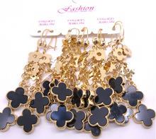 Cargar imagen en el visor de la galería, Black clovers with hanging pendants