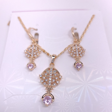 Cargar imagen en el visor de la galería, Fish bone outline with clear crystals