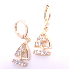 Load image into Gallery viewer, Sailing boat with clear crystals