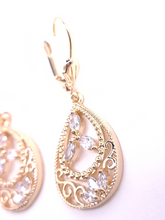 Cargar imagen en el visor de la galería, Clear crystals basket outline