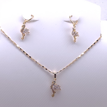 Load image into Gallery viewer, Elegant clear crystal swan (set)