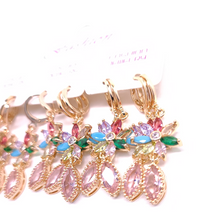 Cargar imagen en el visor de la galería, Multi color flower with a hanging pink crystal