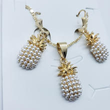 Load image into Gallery viewer, pearl pineapple with gold top and crystals