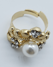 Cargar imagen en el visor de la galería, Flower pedals with clear crystals and pearls (set)