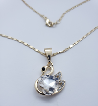 Load image into Gallery viewer, Swan with heart shaped clear crystals (set)