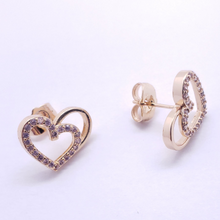 Cargar imagen en el visor de la galería, 3d heart with clear crystals
