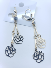 Load image into Gallery viewer, Dual hollow Rose outline with a clear crystal