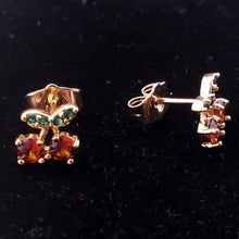 Cargar imagen en el visor de la galería, Red cherries with a green leaf