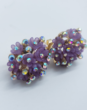 Load image into Gallery viewer, Purple blooming rose with clear crystals (set)