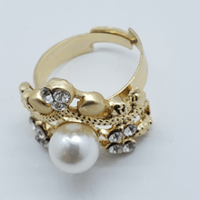 Cargar imagen en el visor de la galería, Flower pedals with clear crystals and pearls (set)