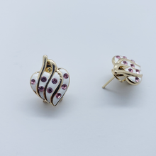 Load image into Gallery viewer, Laminated white heart with pink crystals (set)