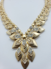 Load image into Gallery viewer, Laminated pointed flower pedals design with clear crystals set