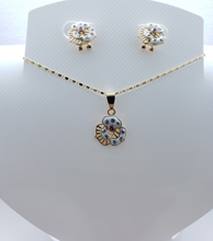 Load image into Gallery viewer, Circular white heart with crystals (pink)