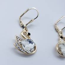 Load image into Gallery viewer, Swan with heart shaped clear crystals (set)
