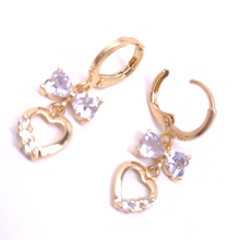 Cargar imagen en el visor de la galería, Clear crystal bow tie with hanging heart