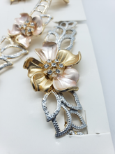 Load image into Gallery viewer, Gold rose design with clear crystals (set)
