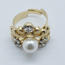 Cargar imagen en el visor de la galería, Flower pedals with clear crystals and pearls (set)