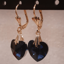 Cargar imagen en el visor de la galería, Navy blue crystal hearts
