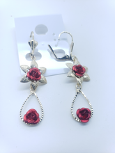 Cargar imagen en el visor de la galería, Small red rose with a swinging red crystal rose

