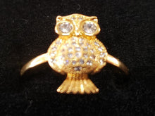 Cargar imagen en el visor de la galería, Owl with clear crystals
