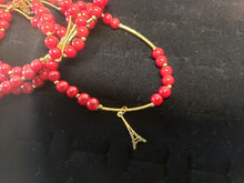 Cargar imagen en el visor de la galería, Cherry red pearl bangle with hanging pendants
