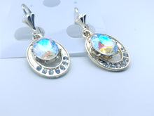 Load image into Gallery viewer, Reflective round crystal earring with clear crystals

