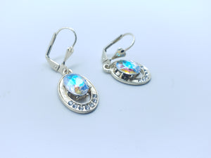 Reflective round crystal earring with clear crystals