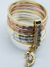 Cargar imagen en el visor de la galería, Tri color bangle with dolphin pendant and clear crystals
