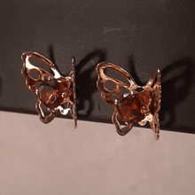 Cargar imagen en el visor de la galería, Small flapping butterfly (red)
