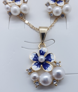 Fading blue flower with pearls and clear crystals (set)