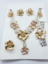 Load image into Gallery viewer, Gold rose design with clear crystals (set)
