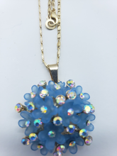 Cargar imagen en el visor de la galería, Blooming blue rose with clear crystals (set)
