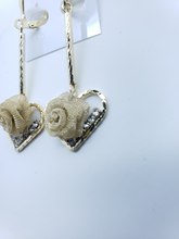 Cargar imagen en el visor de la galería, Hanging gold mesh rose in hollow heart with clear crystals
