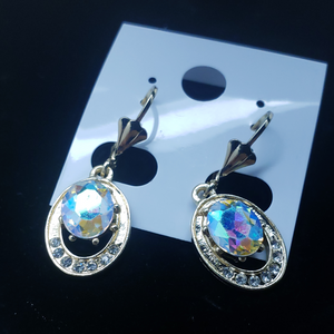 Reflective round crystal earring with clear crystals