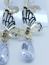 Load image into Gallery viewer, Flapping butterfly with a clear crystal
